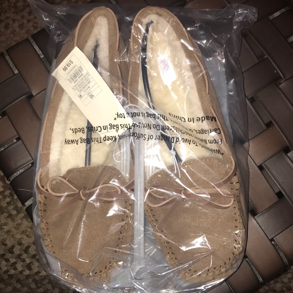 Women’s slippers size 10 brand new